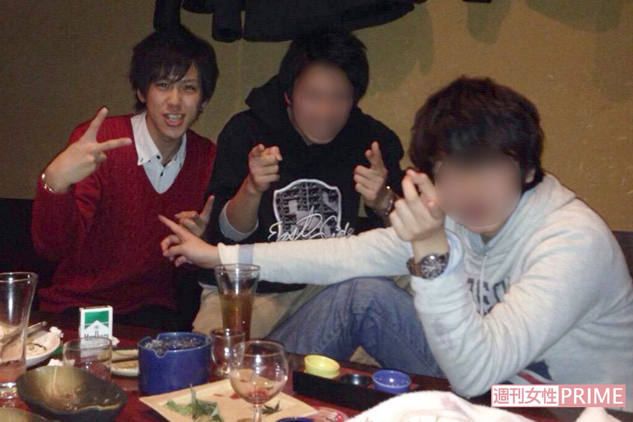 ５～６年前に友人と飲み会を楽しむ容疑者(友人提供)