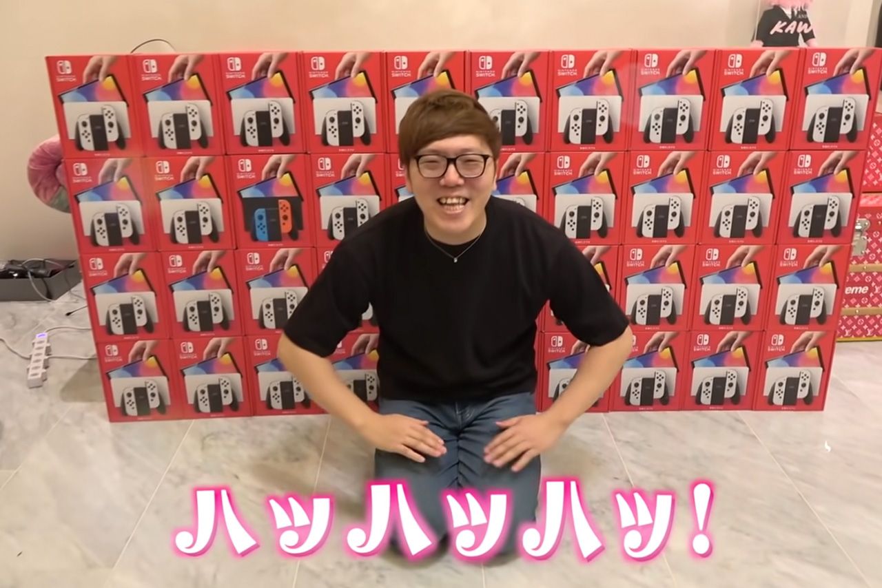 新型スイッチに囲まれるヒカキン（公式YouTubeより）