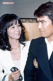人気ドラマ『キイハンター』での共演がきっかけで交際した故・野際陽子さんと婚約を発表('72年撮影)
