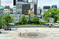 木村拓哉らが参加する騎馬武者行列は、信長像が立つ岐阜駅前から延びる金華橋通りで行われる