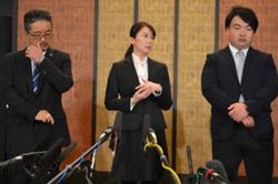運営としては新たなNGTの体制を発足させたのだが…（1月14日の緊急会見にて。松村匠・AKS運営責任者＝左、早川麻衣子・NGT48劇場支配人＝中央。記者撮影）