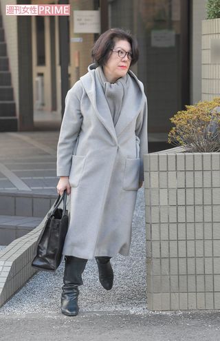 12月7日の朝7時ごろに圭さんが出勤。その約20分後に家を出た佳代さんを記者が直撃