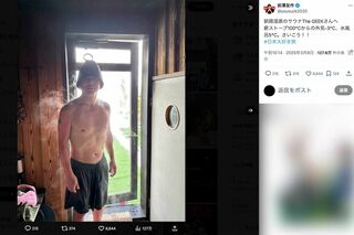 サウナに入っている写真をアップした前澤友作の肩にはタトゥーが（本人のXより）