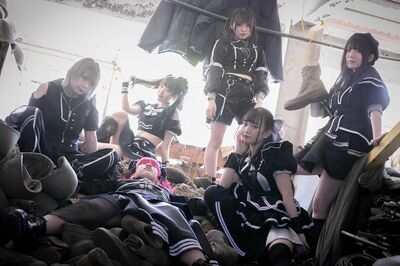 “ヲタクが気持ち悪い”でアイドル脱退、超過激ライブに事務所がコメント「規則に従う子たちじゃない」