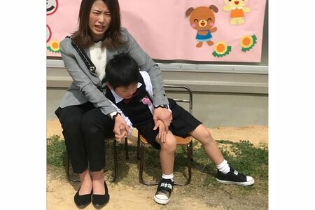 児童発達支援センターの卒園式。たっくんの癇癪が出て、それをなだめるあいさん