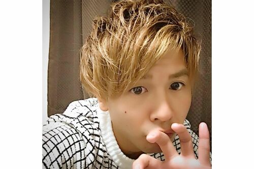 キメ顔の浅岡容疑者（SNSより）