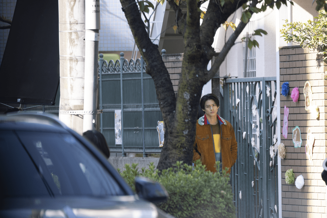 ドラマ『クロサギ』ロケで、切なそうな表情を見せた平野