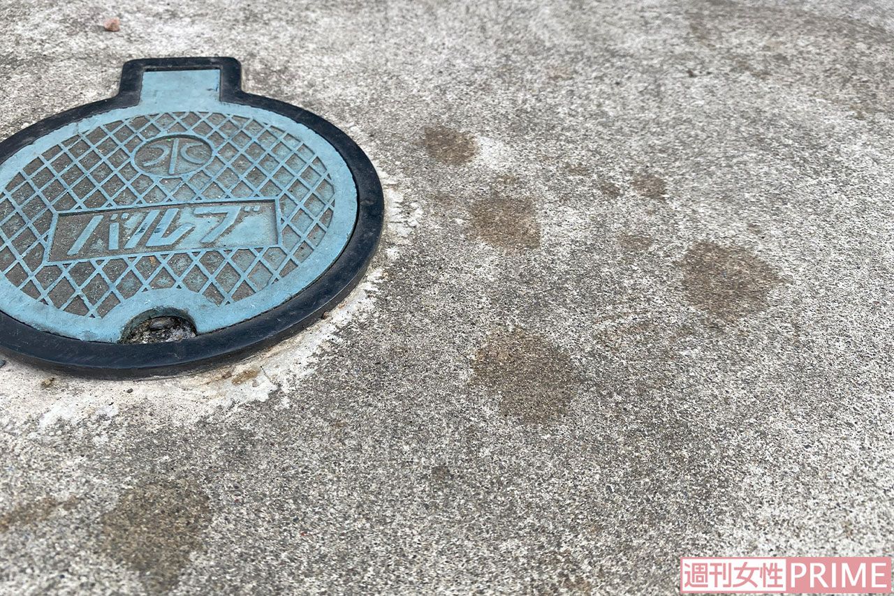 《浜松》事件後もガールズバーの周辺にはいくつも血痕が残っていた