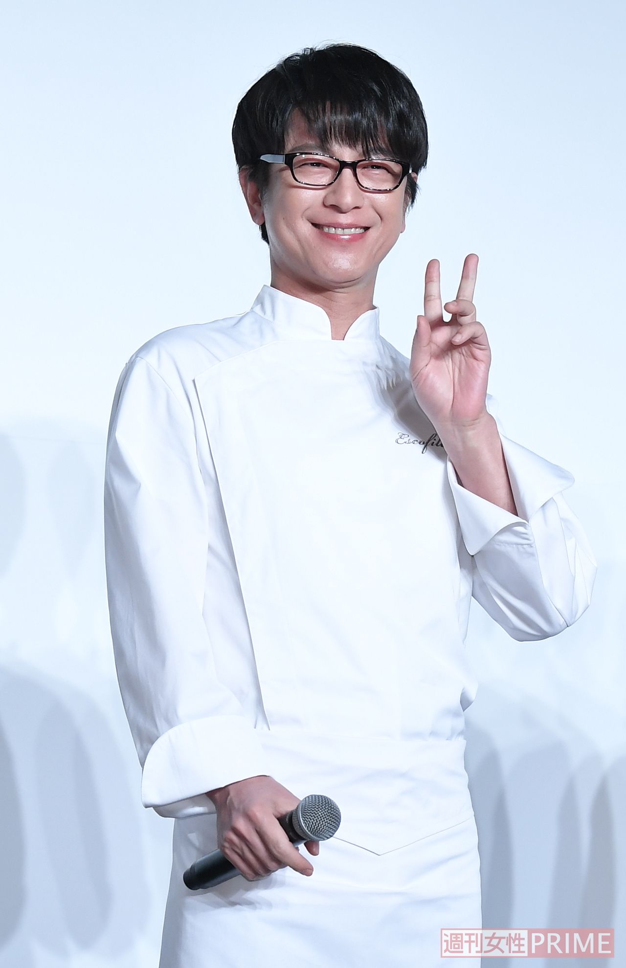 ピースサインがかわいい及川光博