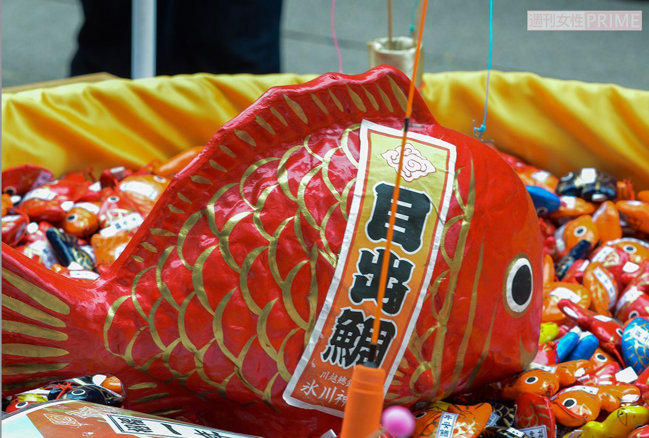 釣り竿で釣る「鯛みくじ」は縁結びの川越氷川神社で大人気のおみくじ