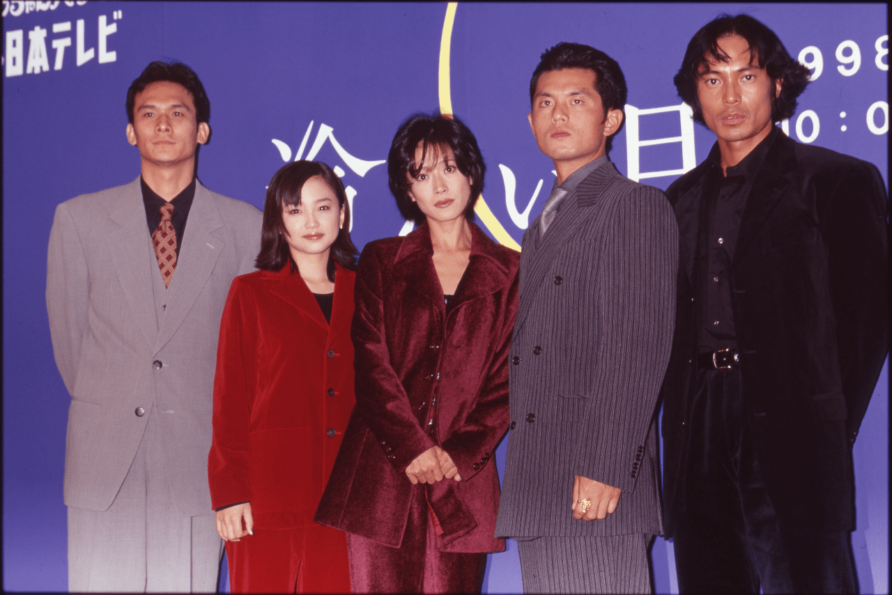 テレビドラマ『冷たい月』（'98年、日本テレビ系）。この枠では異例の18%という高視聴率を記録し、明菜自身による主題歌の『帰省～Never Forget～』は難しいメロディーを歌い上げている