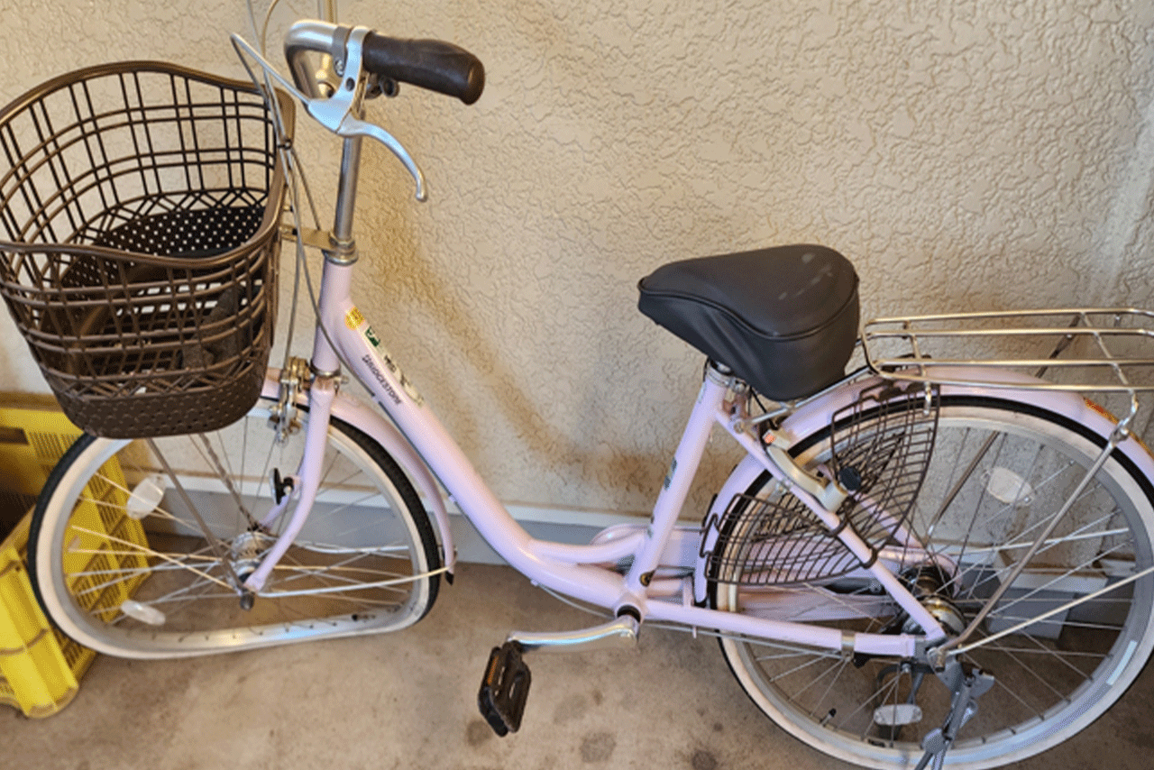 車に跳ねられた時に香川先生が乗っていた自電車。衝突した衝撃で前輪が歪んだ