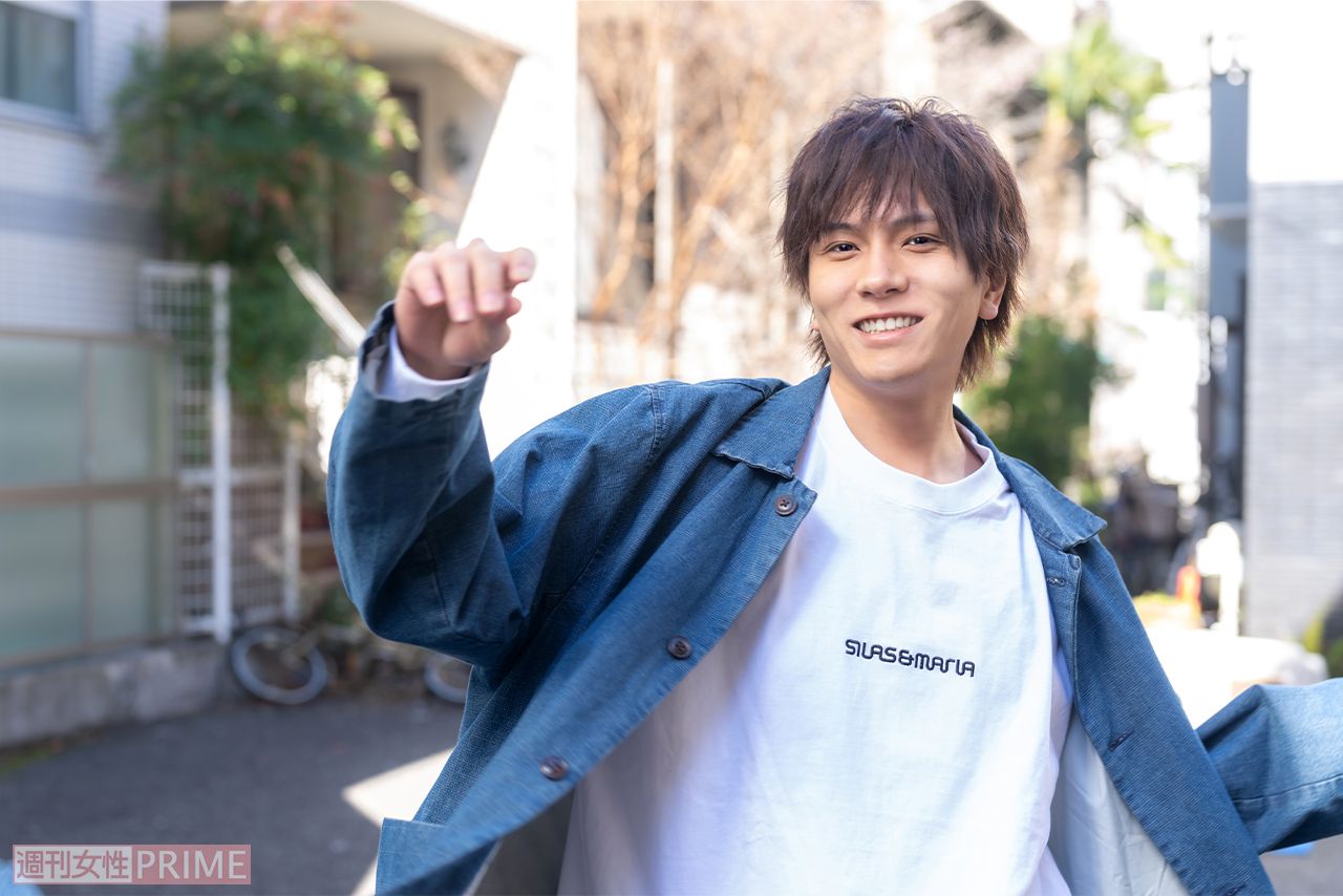 とても悪役には見えない、フレッシュな笑顔の財木琢磨（撮影／佐藤靖彦）