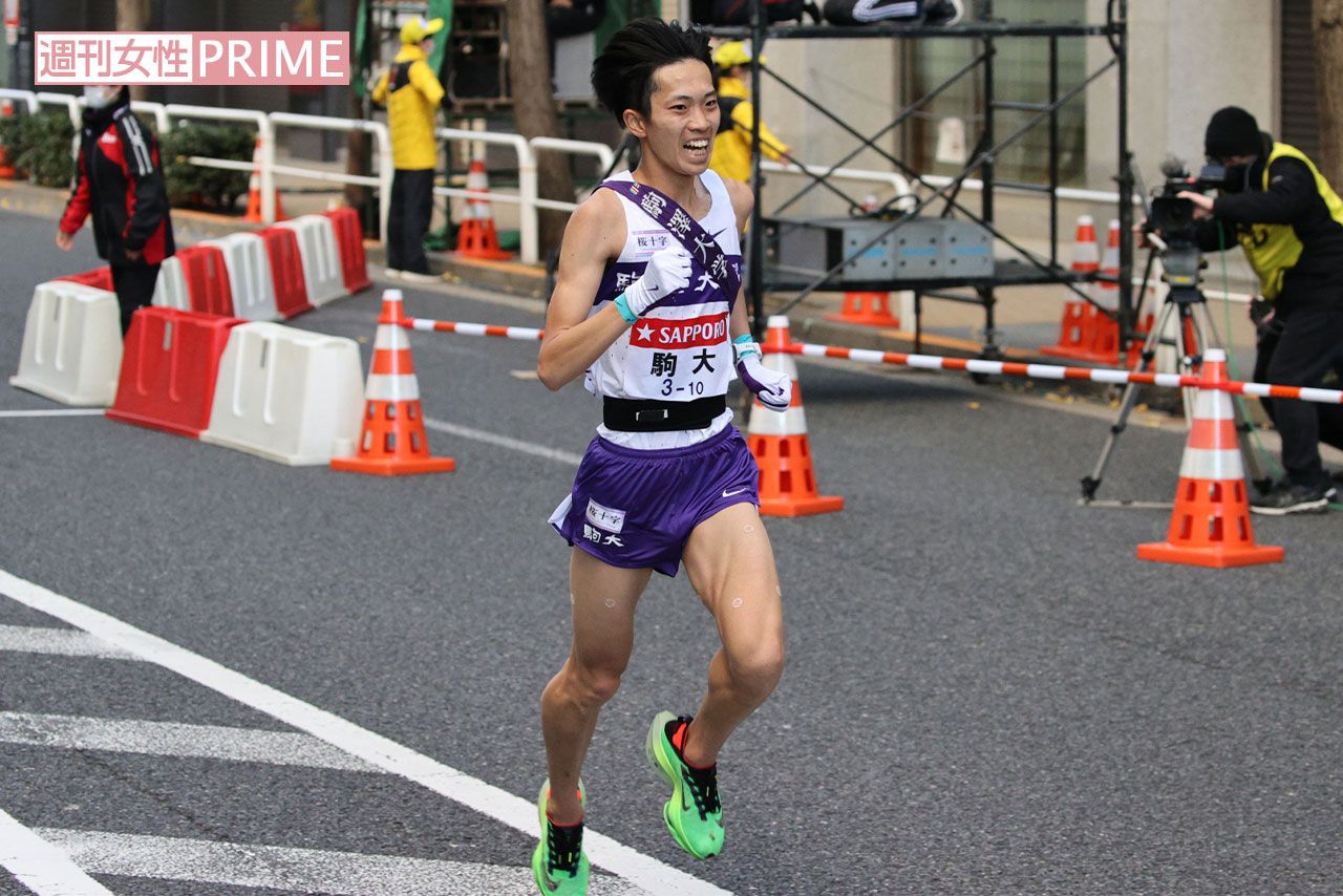 第99回箱根駅伝の総合優勝を果たした駒澤大学のランナー