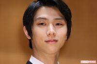 羽生結弦「“何か”が混入していたら大当たり!」「宝石汗入りか?!」DVDの特典に前代未聞の“氷解水”グッズ…