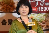 牛の肛門に腕を突っ込んでも上品? 池谷のぶえが持つ“ほかの女優にない笑演力”