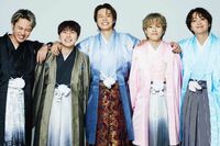 コムドット「歌がおまけ」“30種類の応募特典”に批判も売上好調、ファンはフリマアプリに半額以下で大量出…