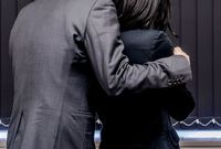 少女を暗闇で“バックハグ”した変態教師の口癖は「パトカーの世話にはなるな」