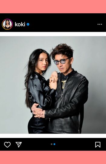 Koki,の細腰を抱く木村拓哉。こんなイケメンが父なんて、前世でどれほどの徳を積んだか……（Koki,のインスタグラムより）