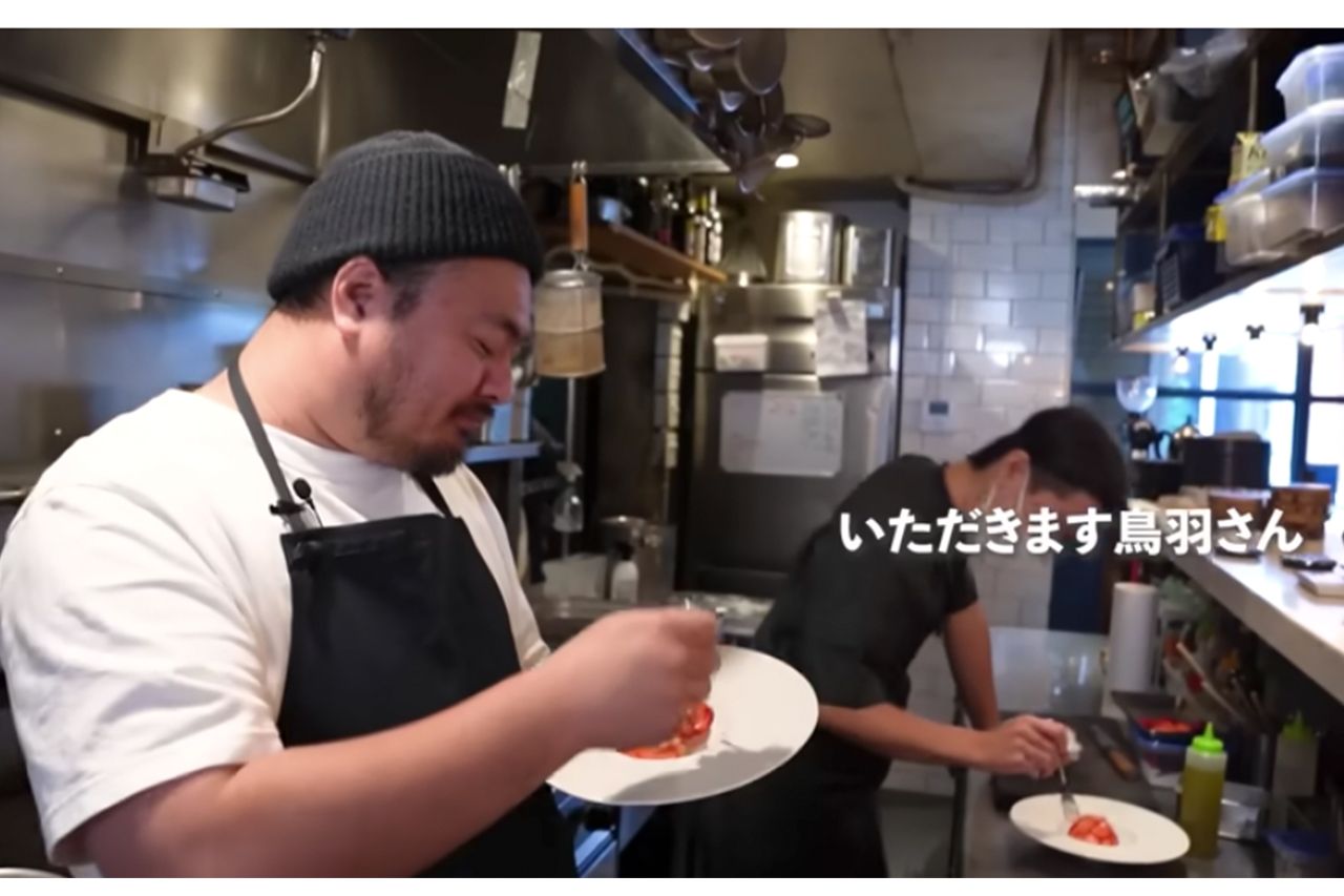 鳥羽シェフのYouTubeチャンネルにはスタッフが登場する動画も