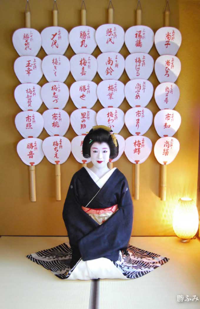 ポージング指導や背景の小道具も完備!（画像提供／おふぃす勝ふみ）