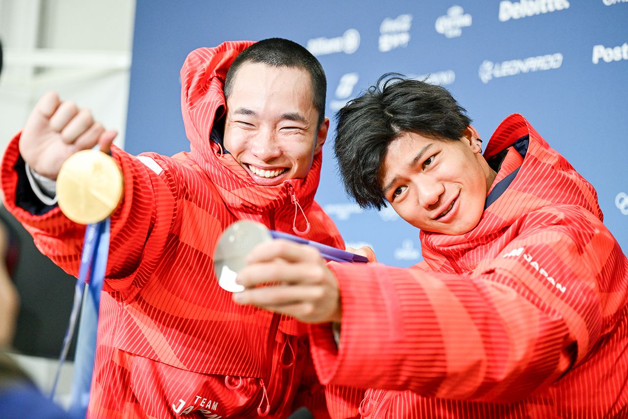 ビッグエアでは、男子は五輪初出場の木村、女子は前回大会で銅の村瀬が、この種目で日本初の金を獲得。男子では木俣が銀に輝き、木村と表彰台ワン・ツー独占という快挙となった　撮影／JMPA