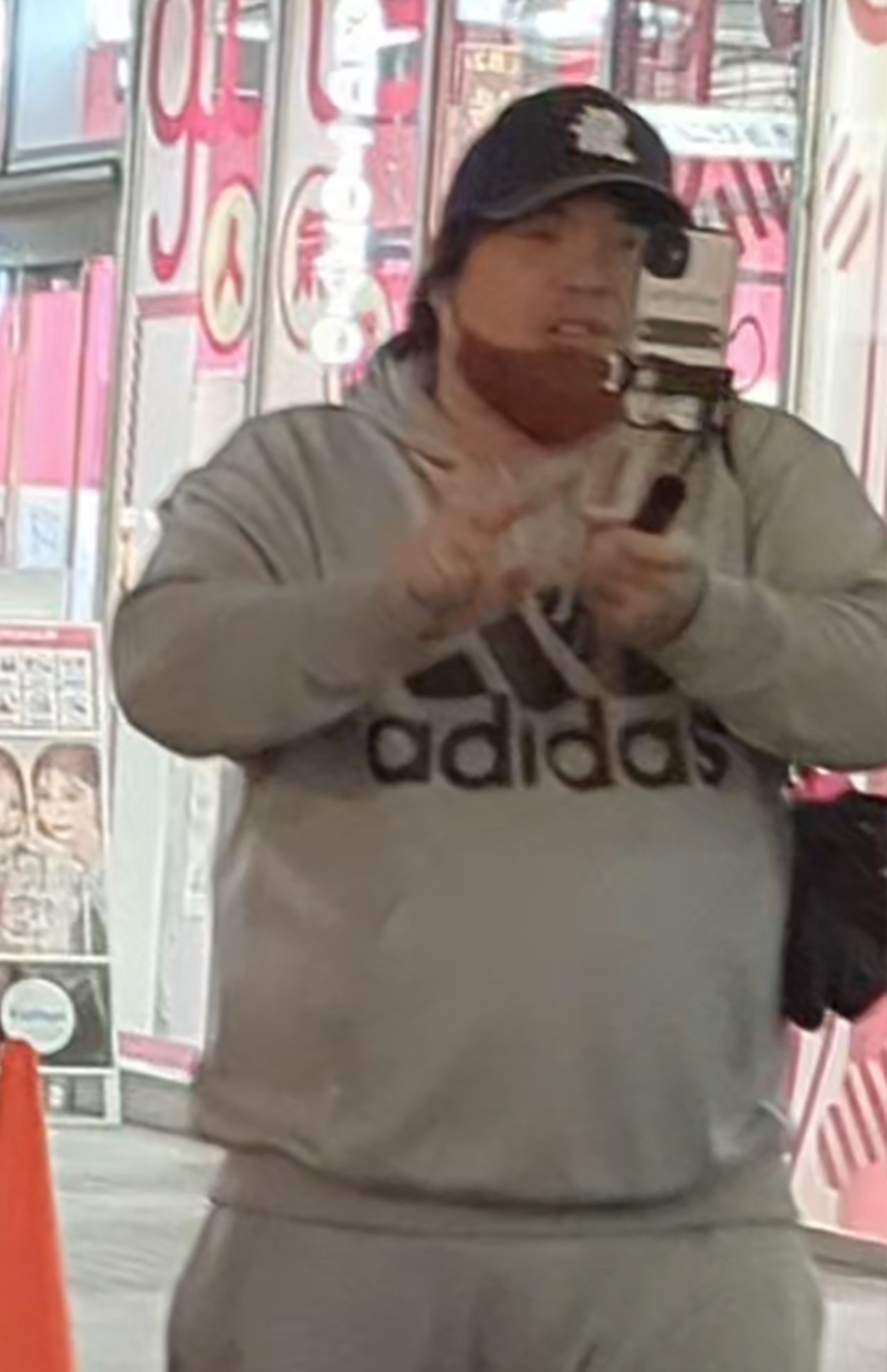 ライブ配信をしながら、友人と渋谷を歩くへずまりゅう