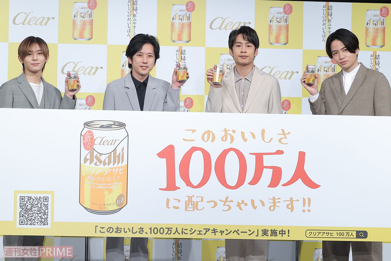 左から山田涼介、二宮和也、中丸雄一、菊池風磨