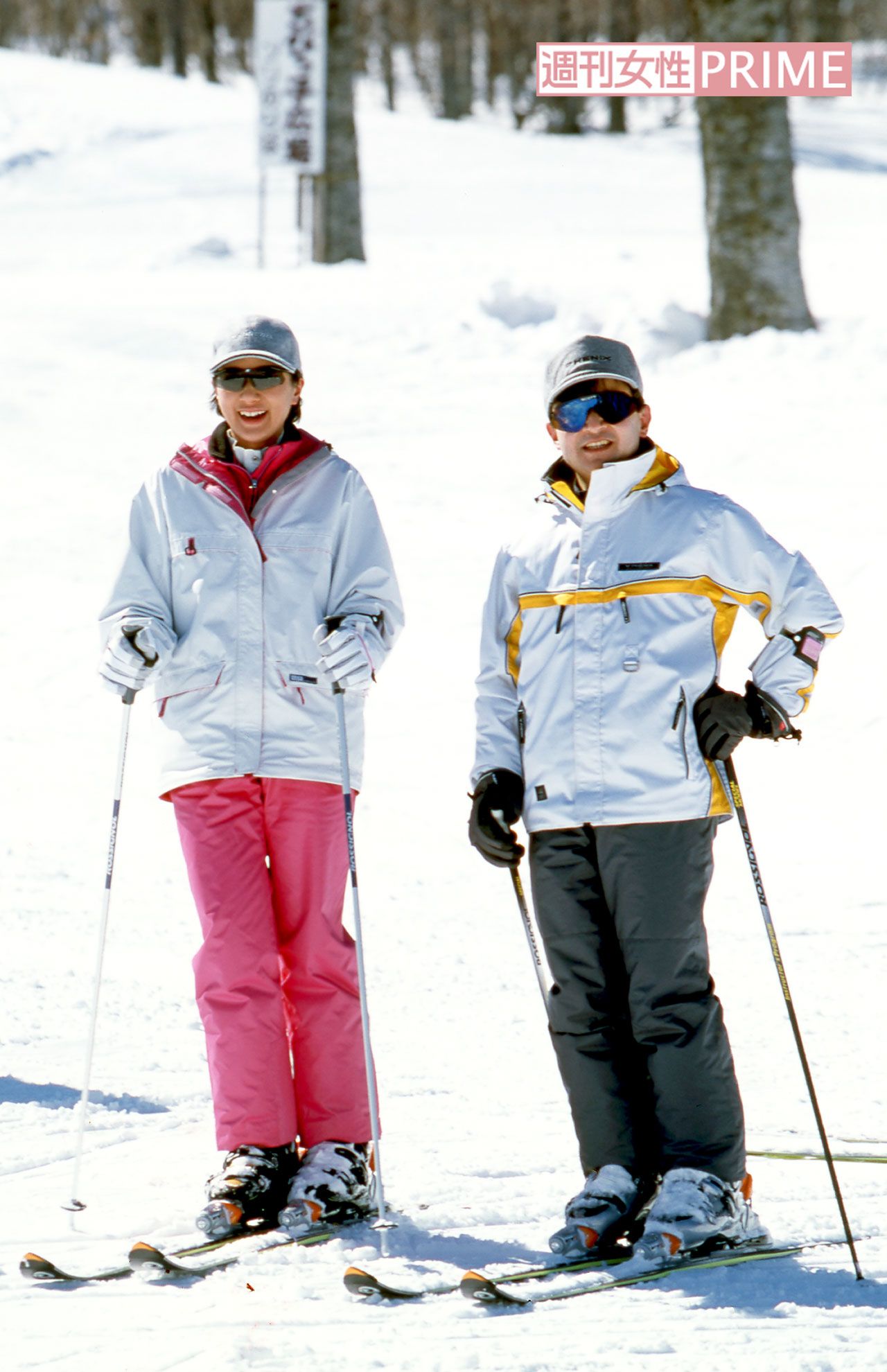 コロナ禍になるまで恒例だった“スキーご静養”。長野県の奥志賀高原スキー場で、愛子さまが大きくなられてからは、ご家族でスキーを楽しまれている（写真は'01年2月）