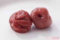 【梅干しレシピ8選】おにぎりの具だけじゃない！ ミネラルと塩分豊富な梅を使って夏バテ予防