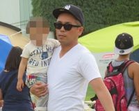 第3子が今月誕生予定のトシ、休日のイクメン姿をキャッチ
