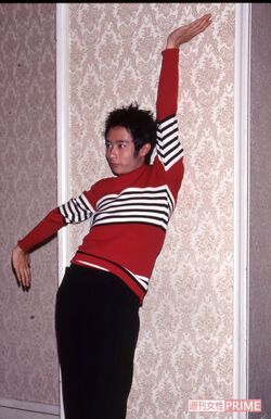 '98年、ドラマ『ボーイハント』記者会見。中性的な“フェミ男”ファッションがブームになったいしだ壱成