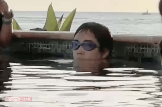 水中ゴーグルを付けて不審な行動を取るゆうま