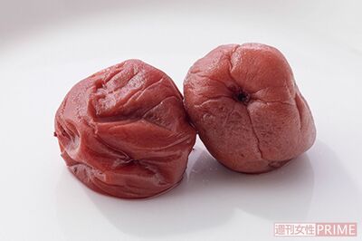 【梅干しレシピ8選】おにぎりの具だけじゃない！ ミネラルと塩分豊富な梅を使って夏バテ予防