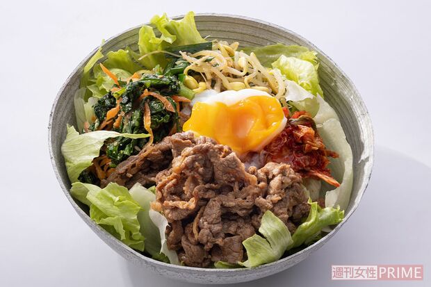 ビビンバサラダ　鉄が豊富な牛肉にレモン汁でビタミンCを加え貧血予防。（撮影／廣瀬靖士）