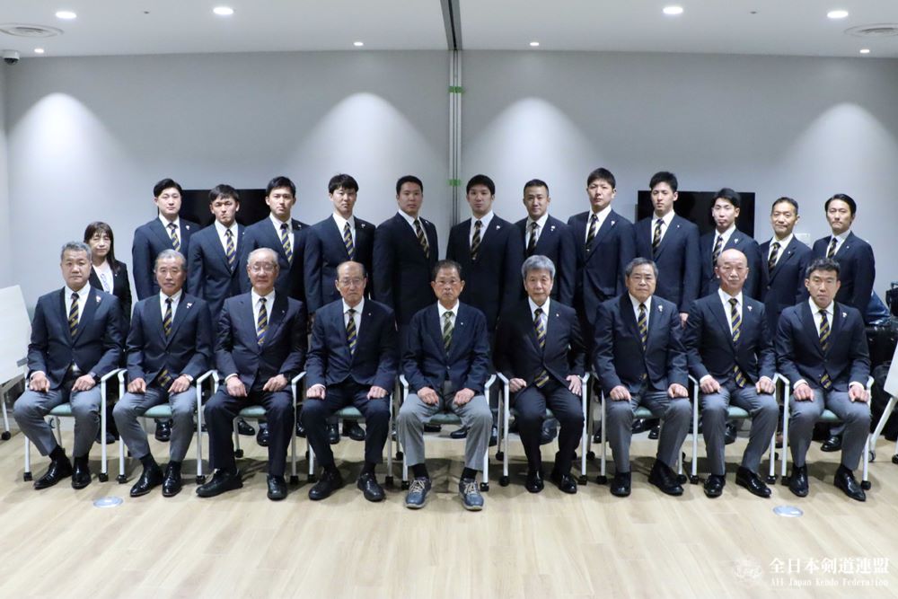 物議を醸した全日本剣道連盟の投稿した男子代表の集合写真（全日本剣道連盟のFlickrより）