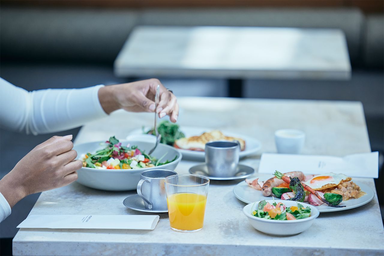 良い1日の始まりのために考えられた朝食。メインはヴィーガンプレート等から選べる