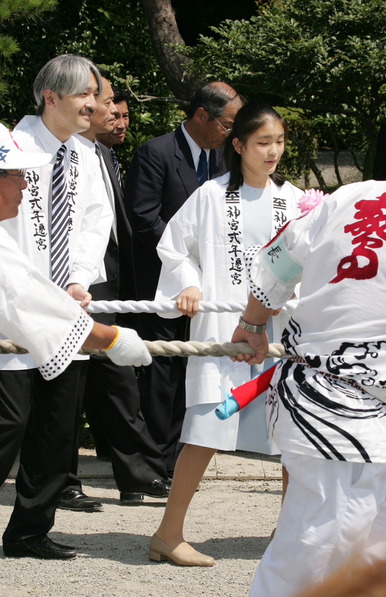 ’06年7月に伊勢神宮の式年遷宮で伝統行事「お木曳」に参加されたおふたり