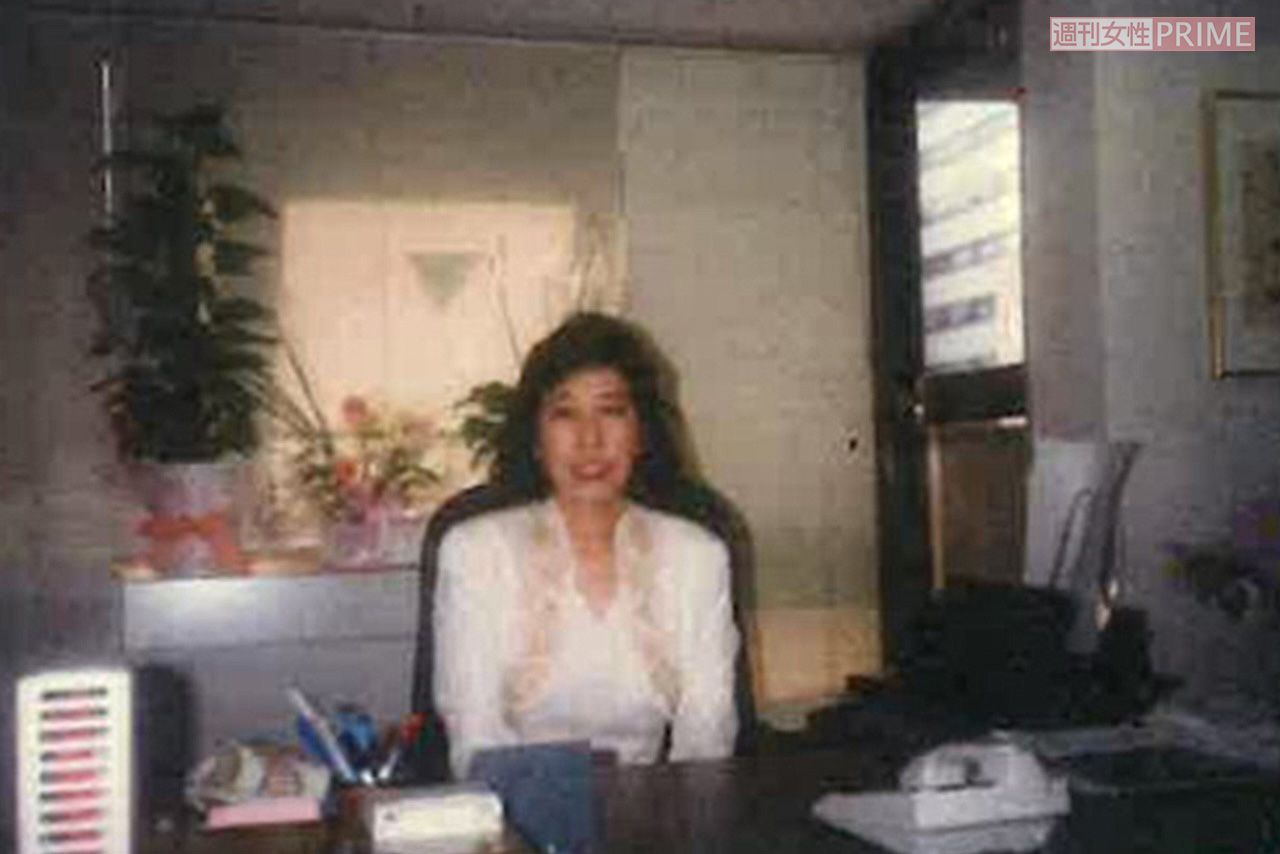 若手弁護士時代、事務所のデスクで