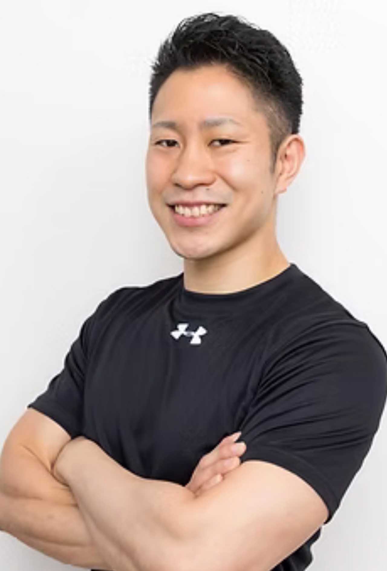 三嶋教夫さん／パーソナルジム「スタジオバズーカ」都立大学店トレーナー。柔道整復師の資格を持ち、身体の機能や構造を熟知した正しいフォームトレーニングを重視している。https://ww w.studiobazooka.com/toritsudai