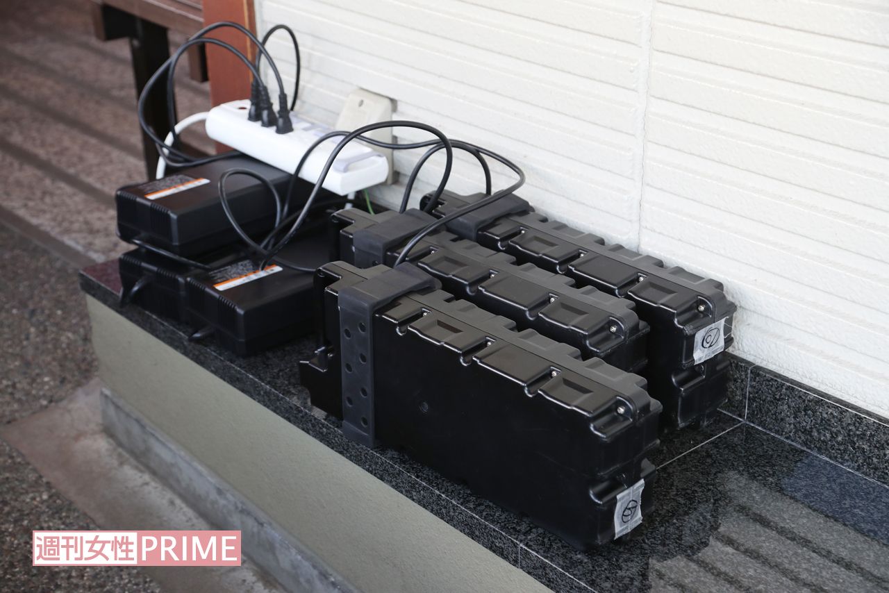  【7】バッテリーをフル充電するには2時間ほどかかるため、充電先との交渉も番組の見どころのひとつ！　撮影／斎藤周造