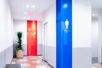 公共トイレが街から消える!?　続々閉鎖の背景に「管理費・マナー不足」コンビニ利用は「迷惑の押しつけ」解…