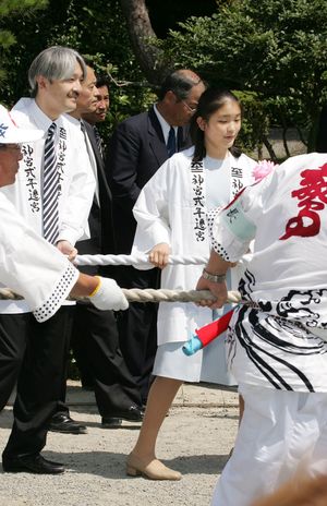 ’06年7月に伊勢神宮の式年遷宮で伝統行事「お木曳」に参加されたおふたり