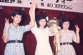森昌子、山口百恵、石川さゆりがイベントで3ショット（1975年8月27日）