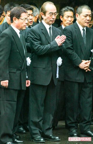 '04年に亡くなったいかりや長介さんの告別式。'19年には「僕の師匠としては間違いなかった」と確かな絆を語っていた