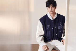 39万500円の『ベースボールジャケット』を着用した大谷翔平