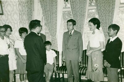 '72年8月、豆記者交歓会に参加された天皇ご一家（当時）