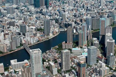 《東京都中央区》女子高生に「ウインク不審者」投稿が物議、区の担当者が答えた情報発信の裏事情