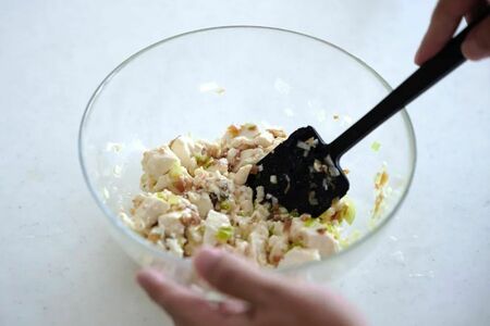 ここに小さく切ったピータンを加えるとピータン豆腐という料理に（筆者撮影・東洋経済オンライン）