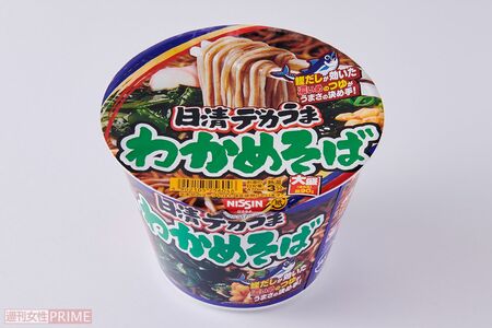 《第8位》日清デカうまわかめそば/日清食品135円　撮影／山田智絵　※画像をクリックするとAmazonの商品ページにジャンプします。